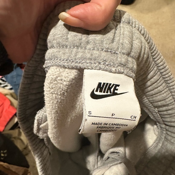 Nike Gray Jogger Pants - Picture 4 of 5